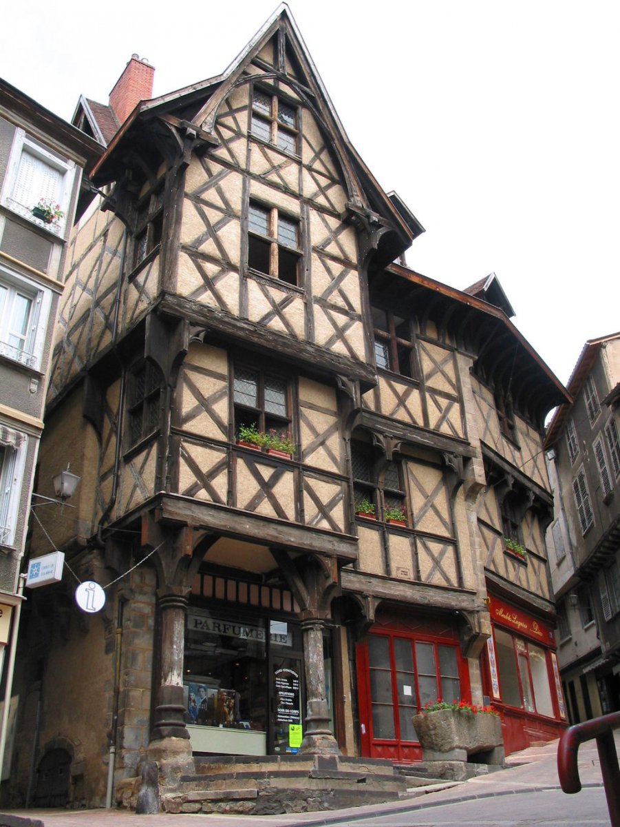 1024px-01_Thiers_-_Hôtel_du_Pirou_-_JPG1.jpg