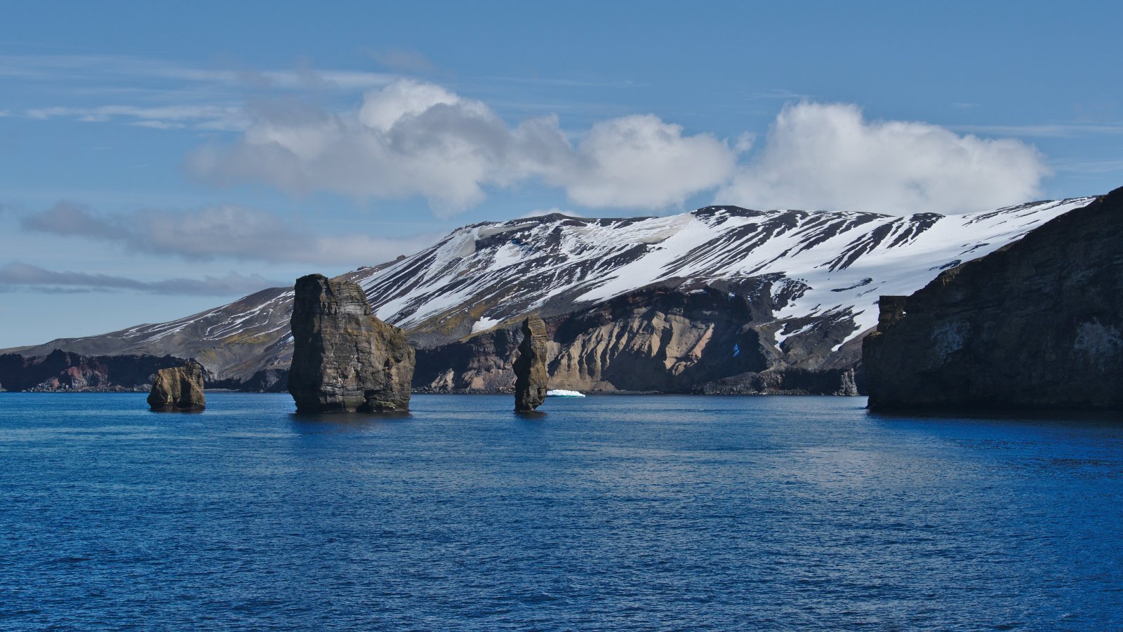 Deception_Island_(46375948075).jpg