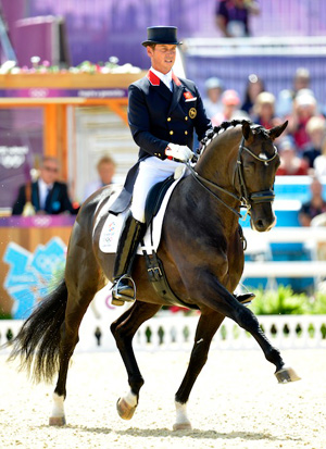 Dressagecarl-Hester-uthopia.jpg