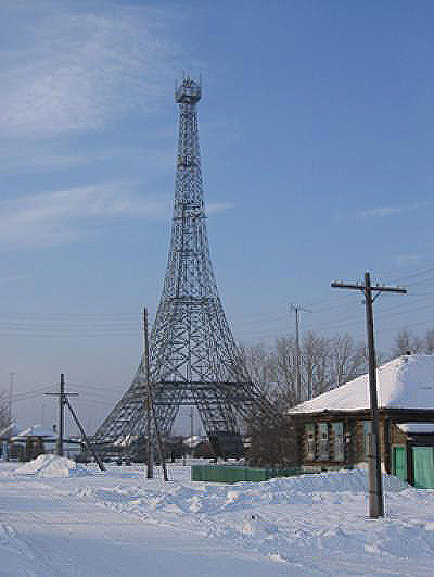 Eiffel_Tower_Replica_in_the_village_of_Parizh,_Russia.jpg