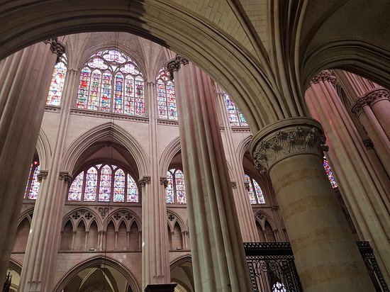 l-interieur-de-la-cathedrale.jpg