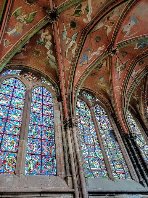 Le-Mans-cathedrale-saint-Julien-chapelle-de-labside-de-la-Vierge-voute-et-baies-vitrees-Photo-FC.jpg