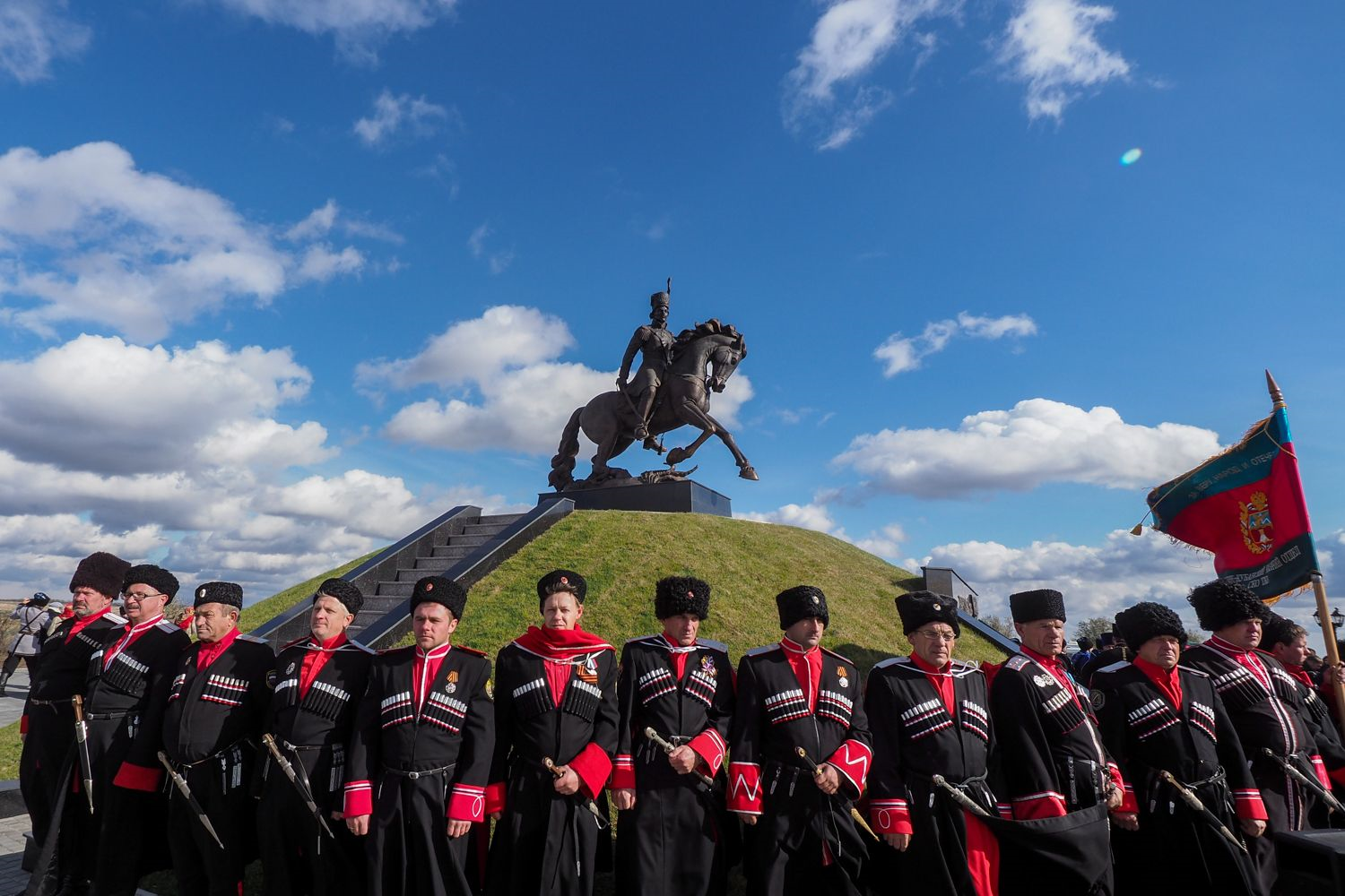 Памятник атаману Матвею Платову Ставропольский край. Памятник Платову в Ставропольском крае. Памятник атаману Платову в Красногвардейском районе. Атаман Платов памятник Ставропольский край.